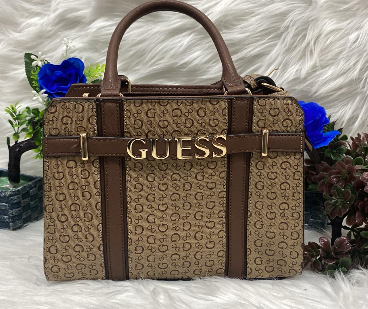 CARTERA GUESS CUADRADA