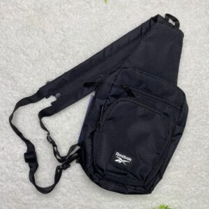 BANDOLERA REEBOK NEGRA