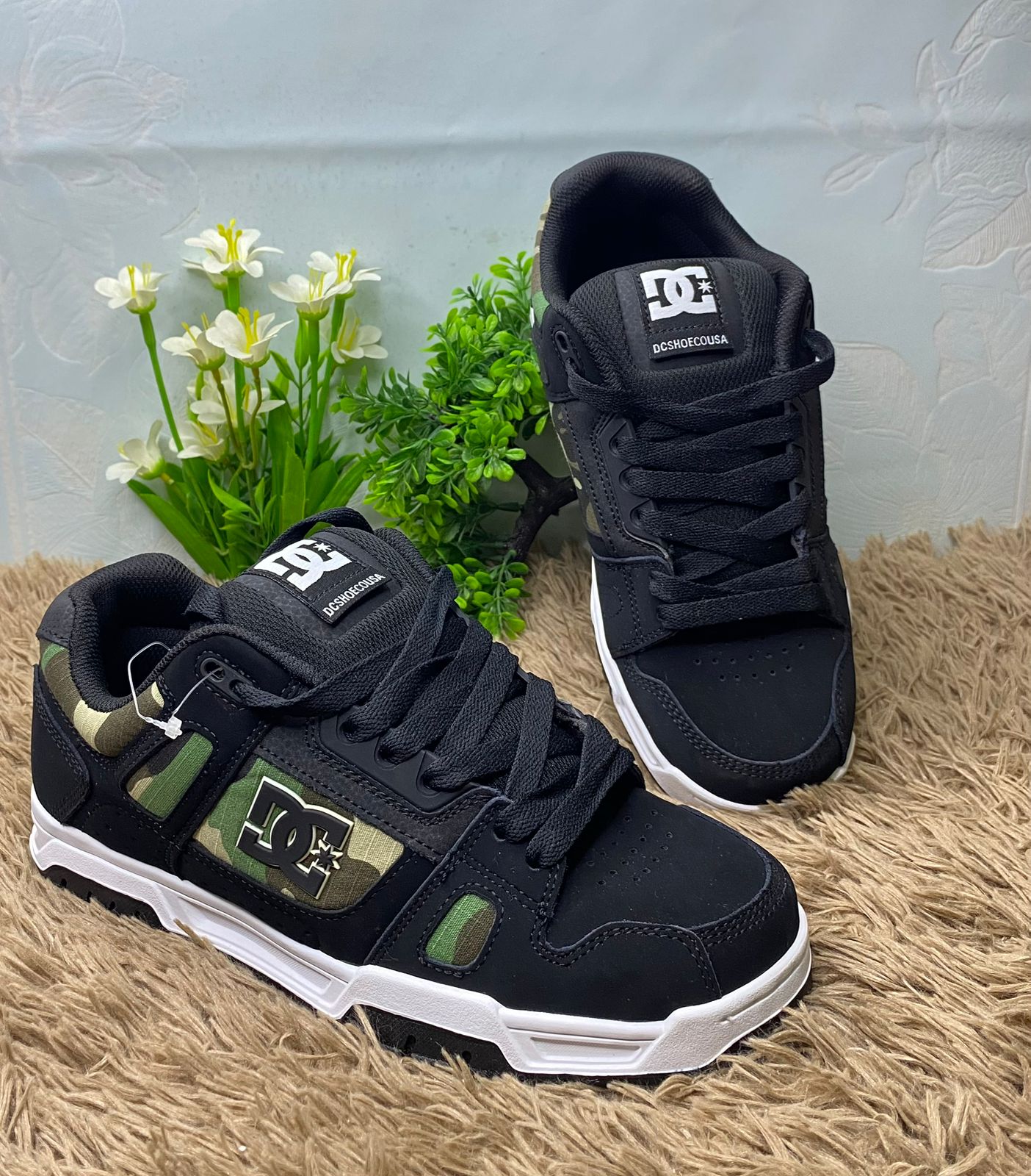 TENIS DC NEGRO, BLANCO Y VERDE