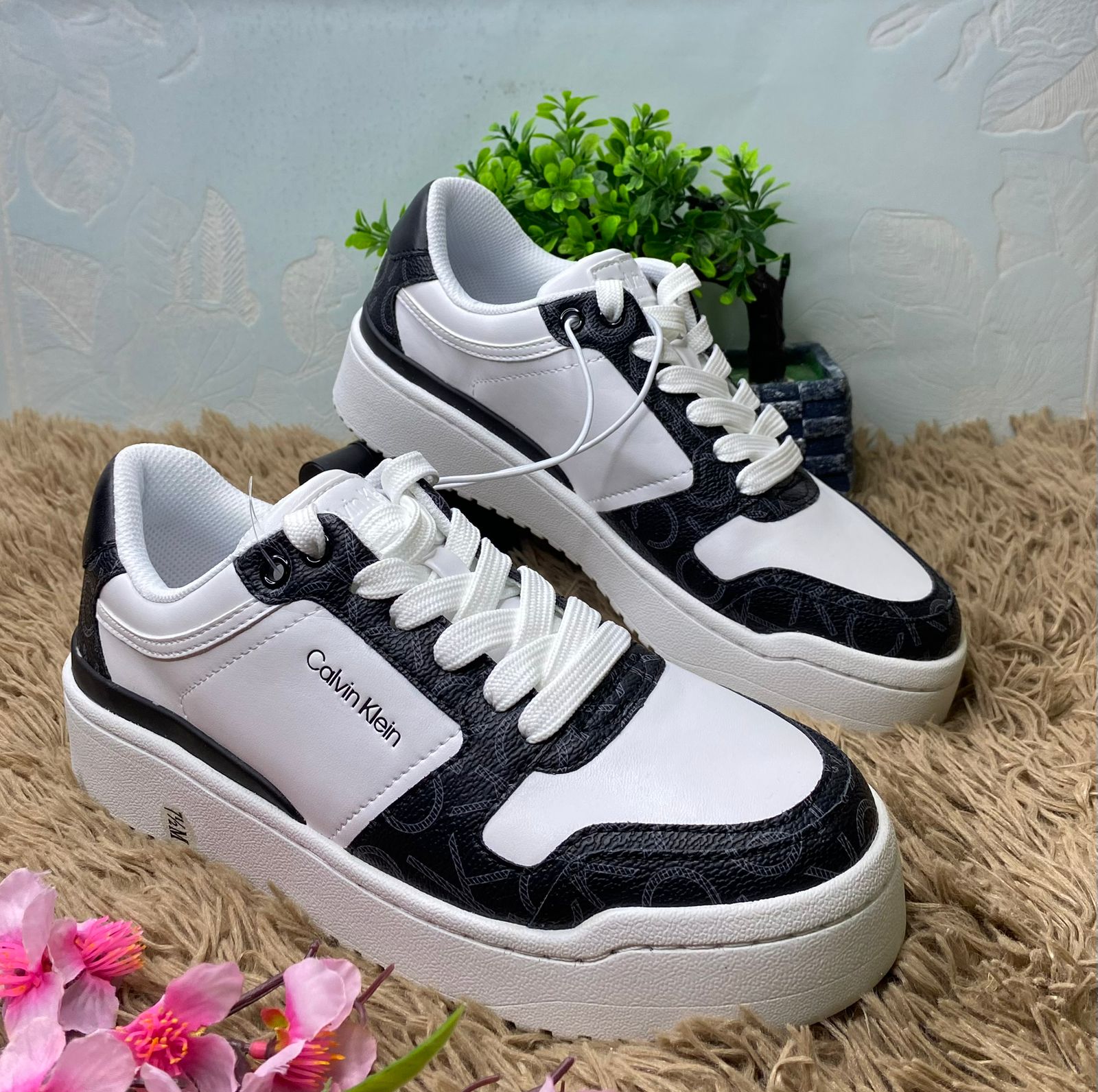 TENIS CALVIN KLEIN NEGRO Y BLANCO