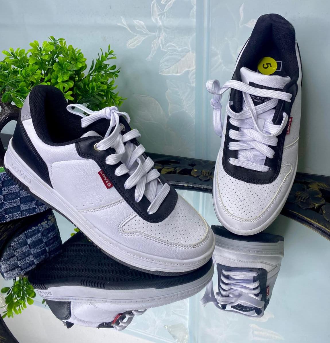 TENIS LEVIS BLANCO Y NEGRO