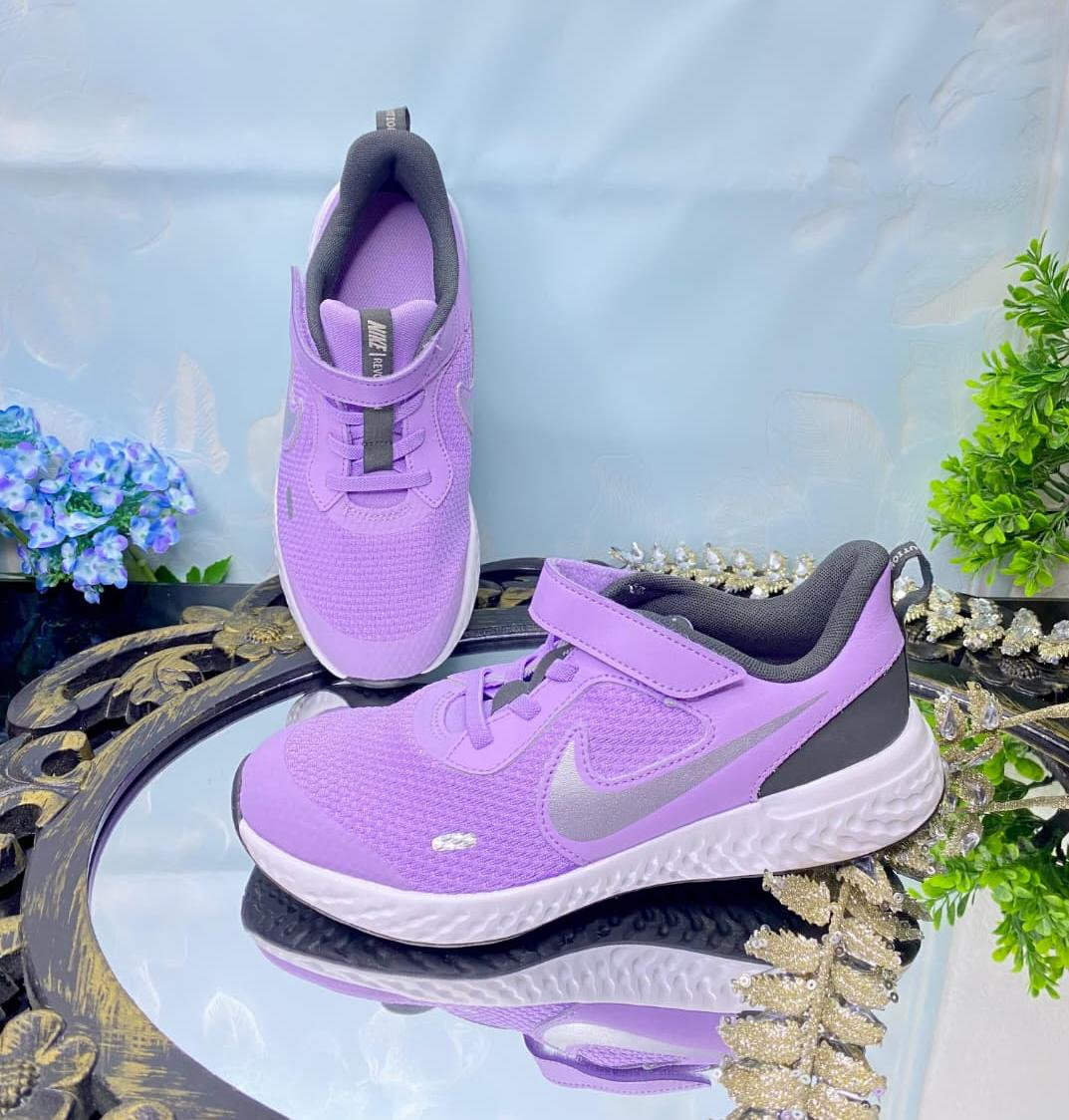 TENIS NIKE MORADOS
