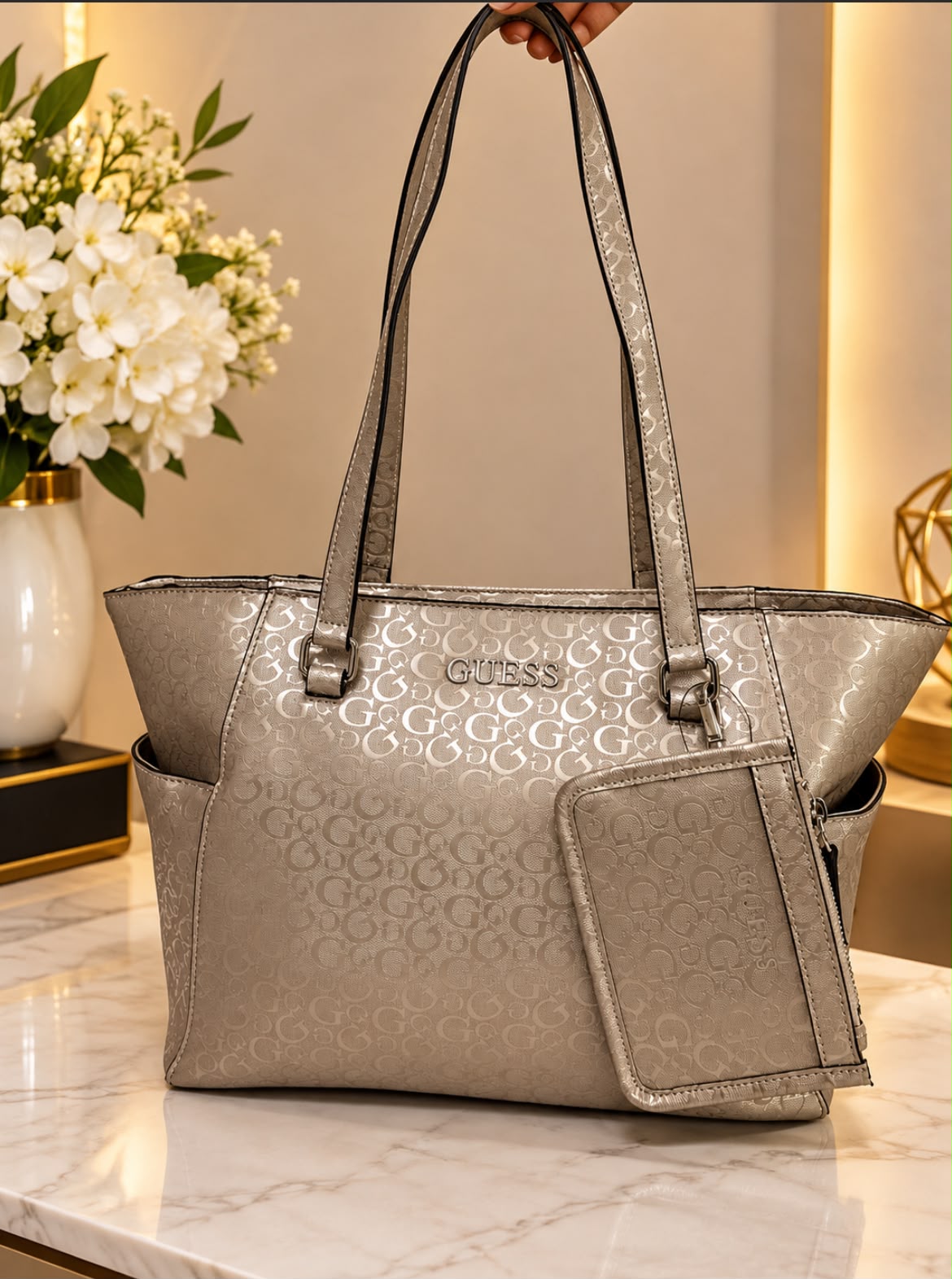 CARTERA GUESS PLATEADA