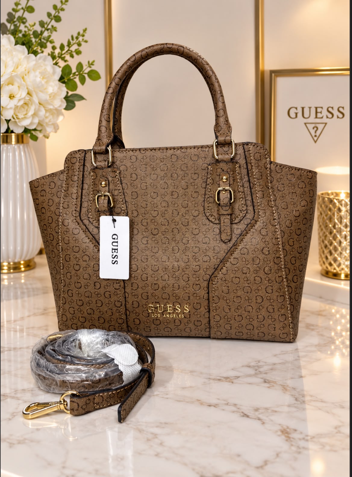 CARTERA GUESS MEDIANA CAFÉ CON CORREA LARGA